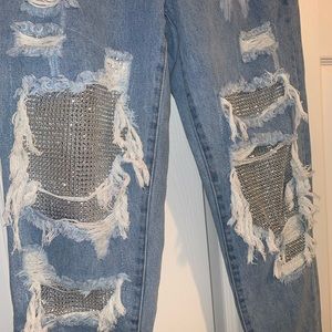 Size 5 super cute jeans! Never worn :)